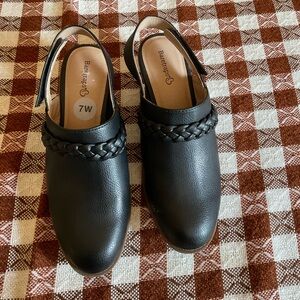 BareTraps Black Braided Mules. Size 7W